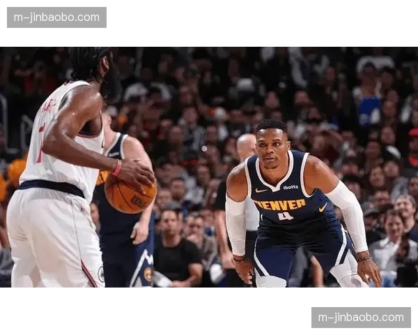 掘金轮换球员空间拉扯 攻防转换中承担补位责任